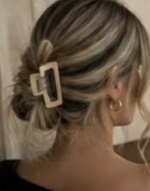 Relaxed updo by Tehya